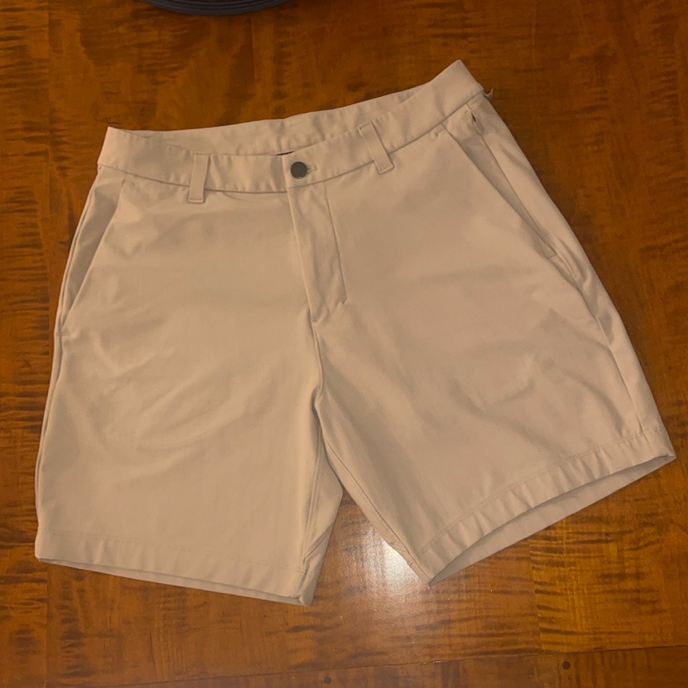 Lululemon Men’s 7” Flat Front Shorts Classic Style 30” Waist